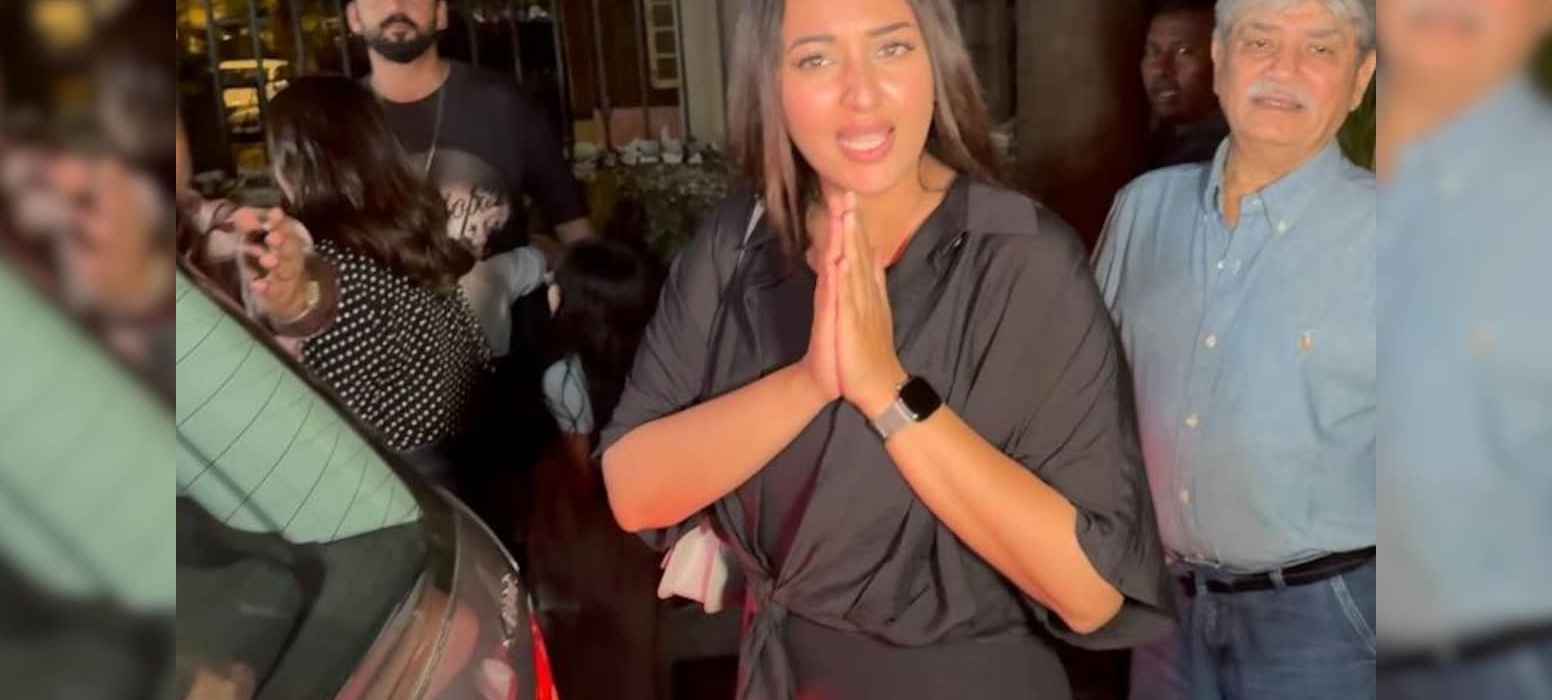 Sonakshi Sinha snaps at paparazzi during her recent outing in Mumbai