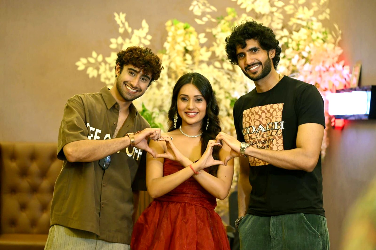 Grandway Productions brings the romance with Dil Deewana Ho Gaya music album