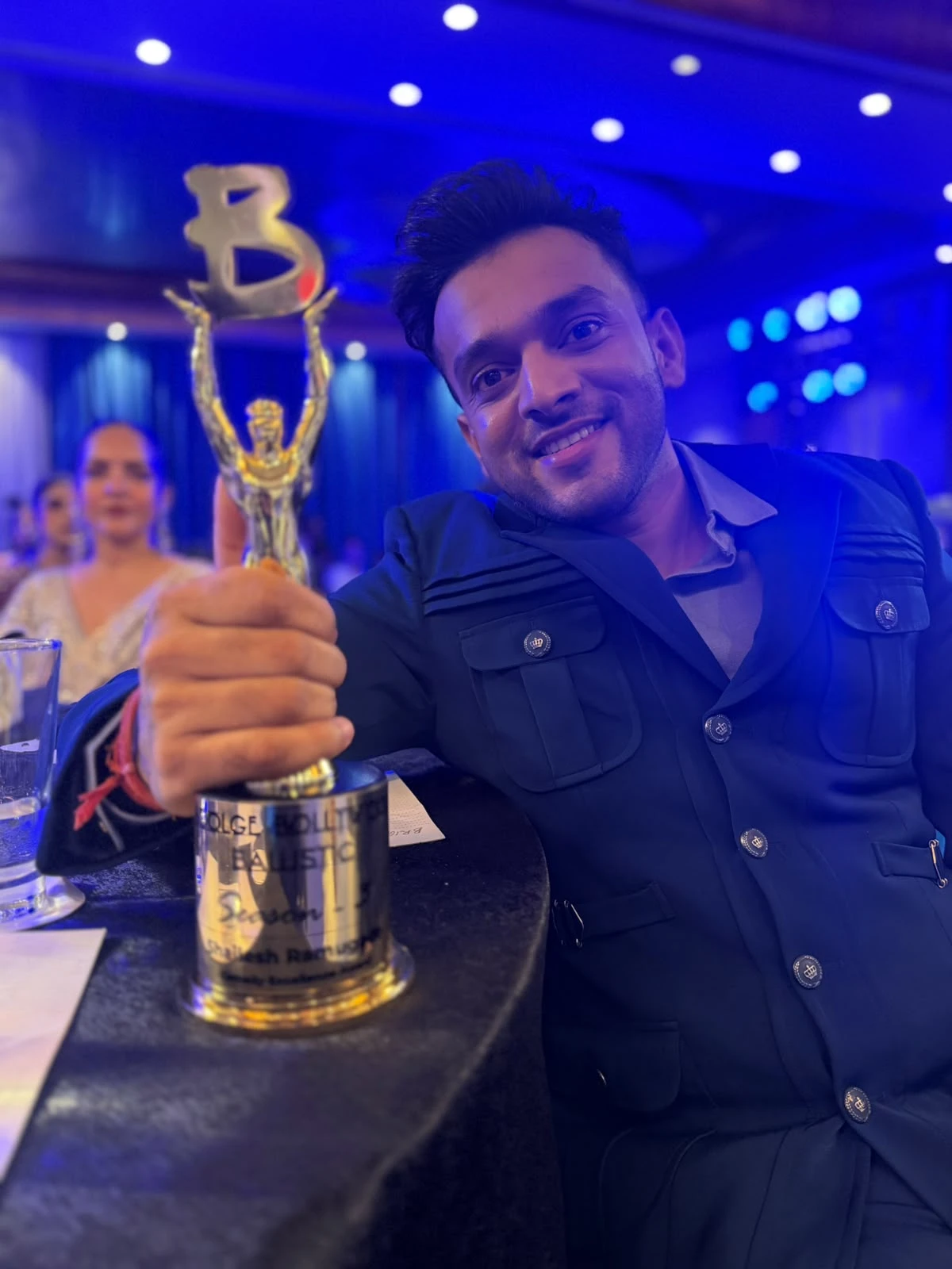 Rising star Shailesh Ramugde awards scholarships to students and promotes a drug free India