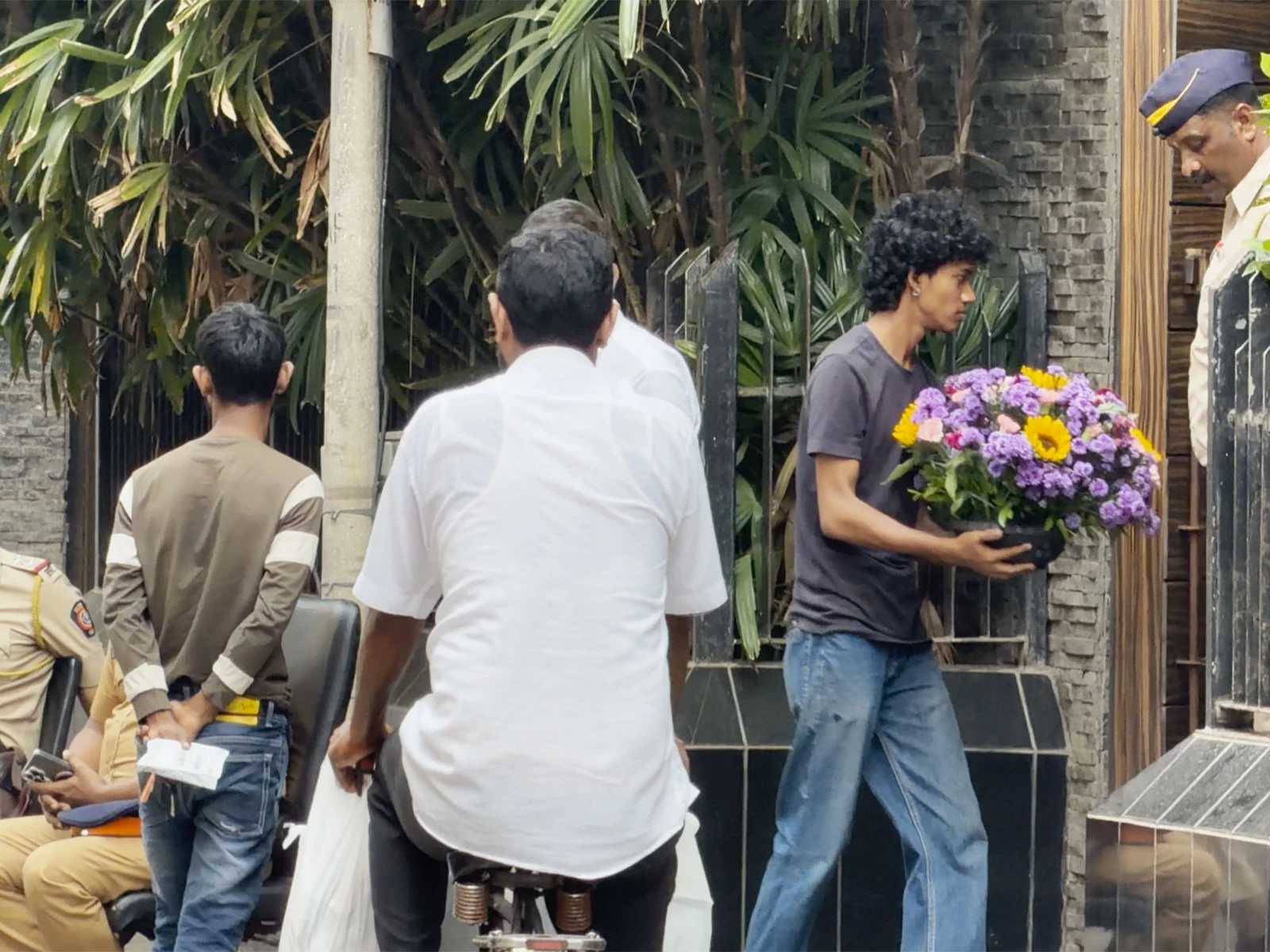 Fans gather outside Tiger Shroff residence following shocking Juhu firing incident