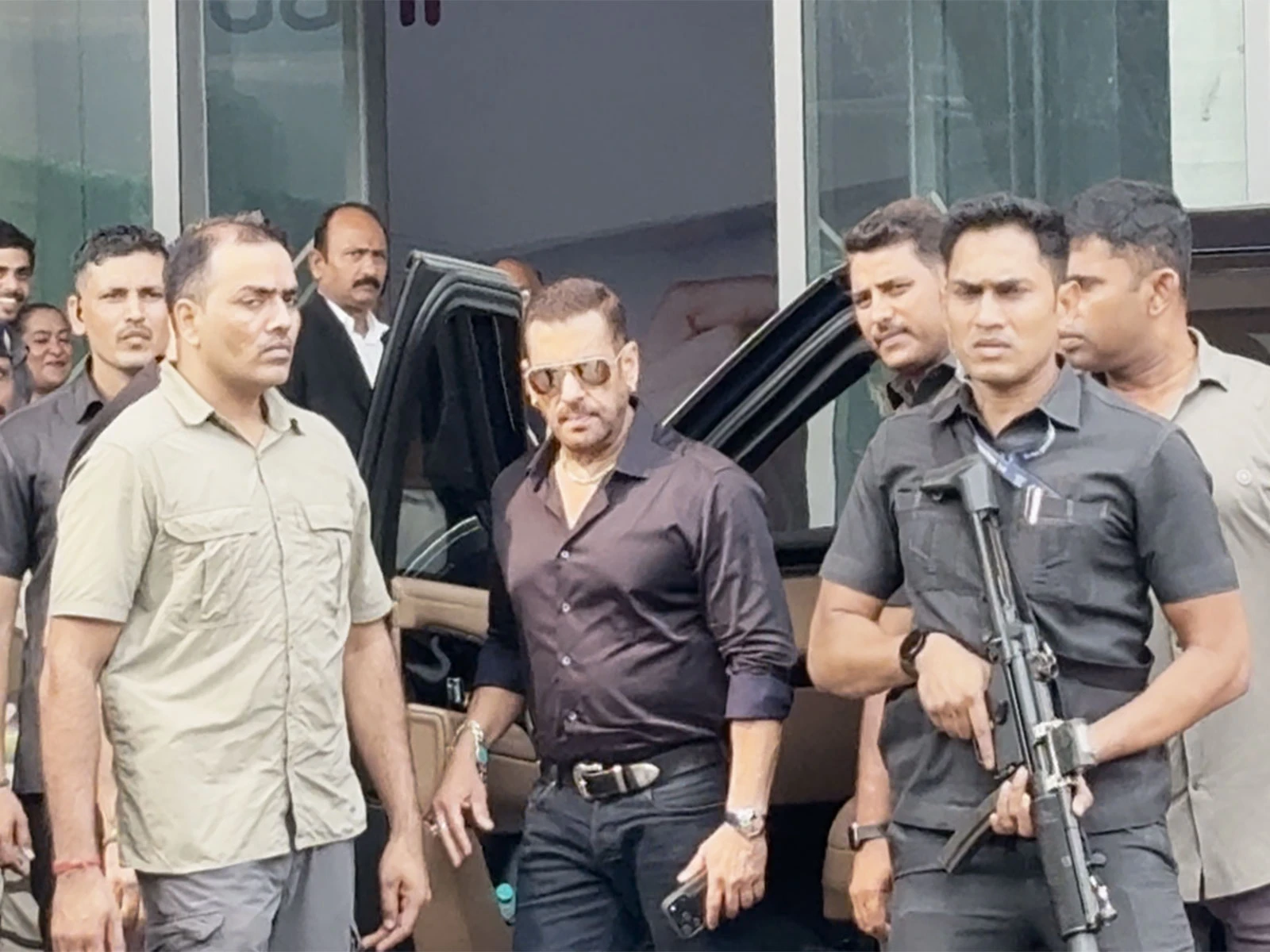 Salman Khan steps out under heavy security as Mumbai police probe Tiger Shroff shooting